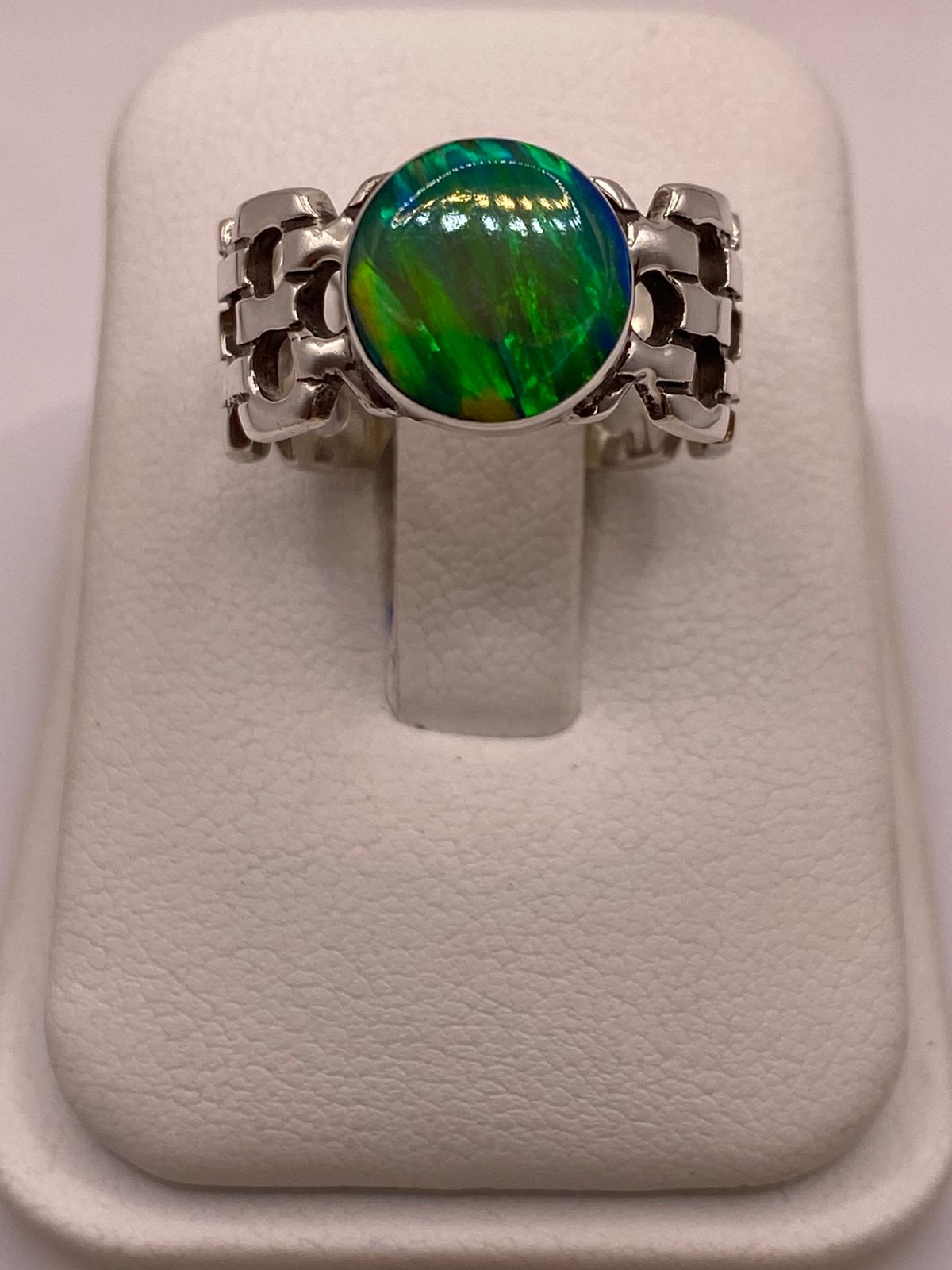 Anillo Artesanal con Ópalo de Fuego Verde en Plata .950, vista lateral