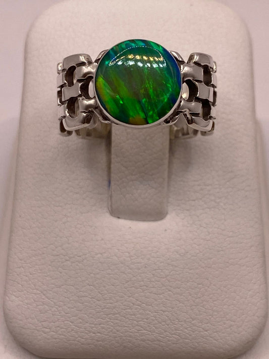 Anillo Artesanal con Ópalo de Fuego Verde en Plata .950 en báscula mostrando peso
