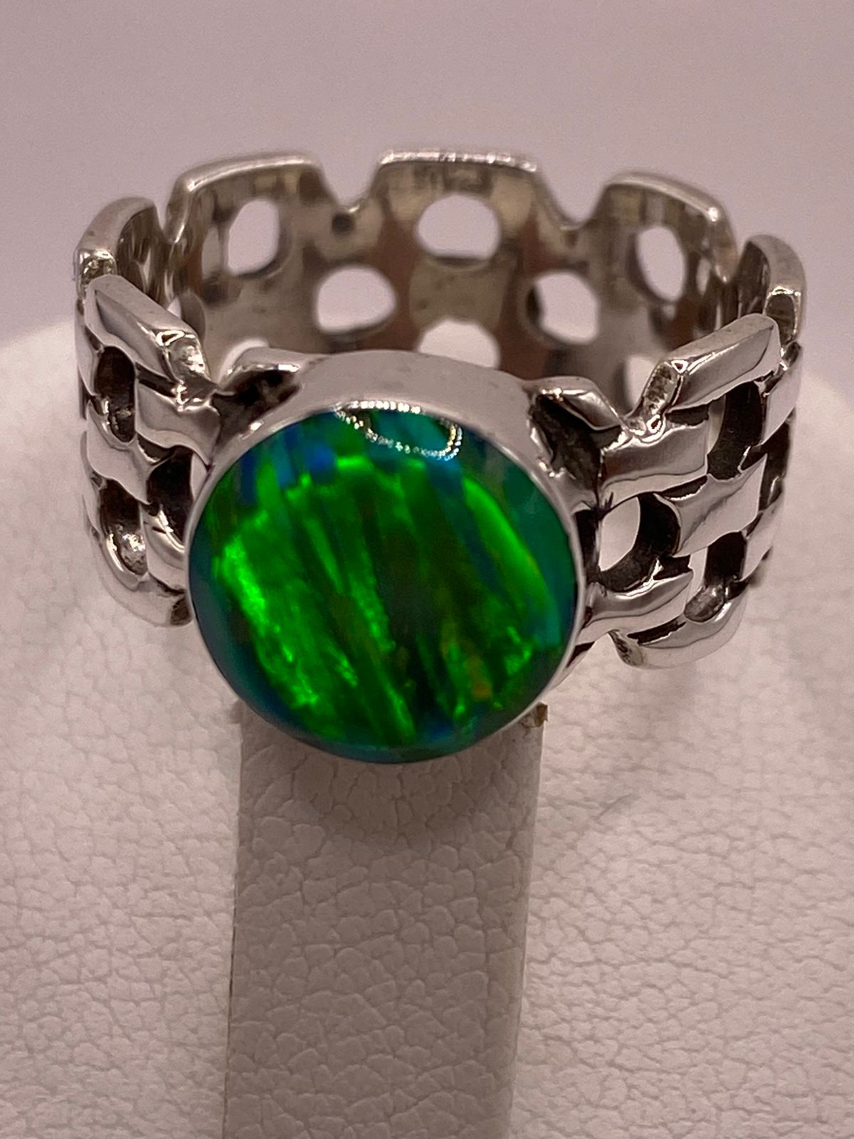 Anillo Artesanal con Ópalo de Fuego Verde en Plata .950, vista superior