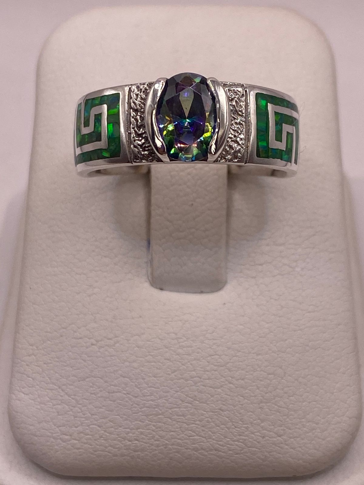 Anillo Artesanal de Plata 950 con Ópalo de Fuego y Zirconia — ángulo diagonal