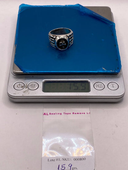 Anillo Artesanal en Plata con Calavera y Banda Estilo Huesos, peso en gramos (báscula)