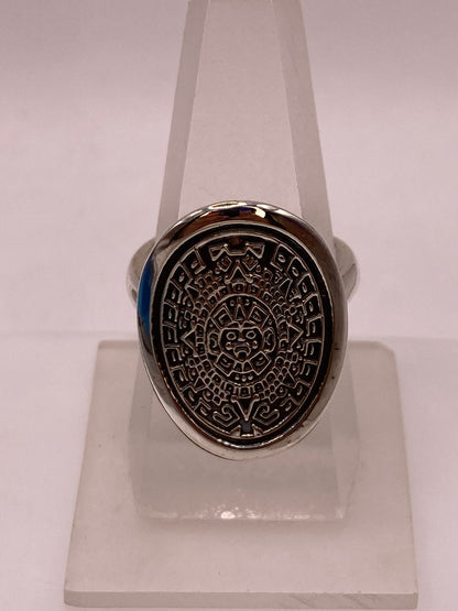 Anillo Artesanal en Plata con Calendario Azteca Grabado, vista lateral