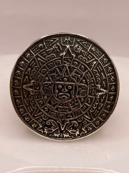 Anillo Artesanal en Plata con Calendario Azteca en Relieve, sello de autenticidad Plata Ley .925