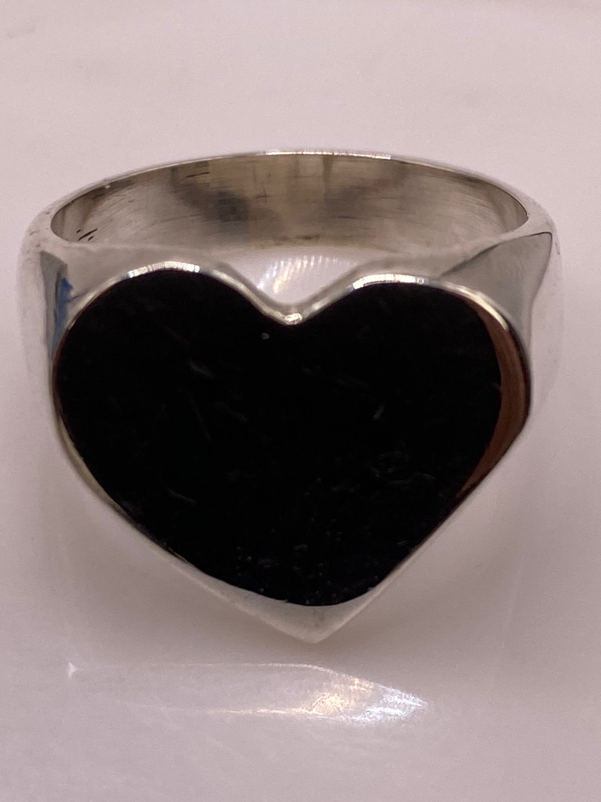 Anillo Artesanal en Plata con Corazón Liso Pulido, sello de autenticidad Plata Ley .925