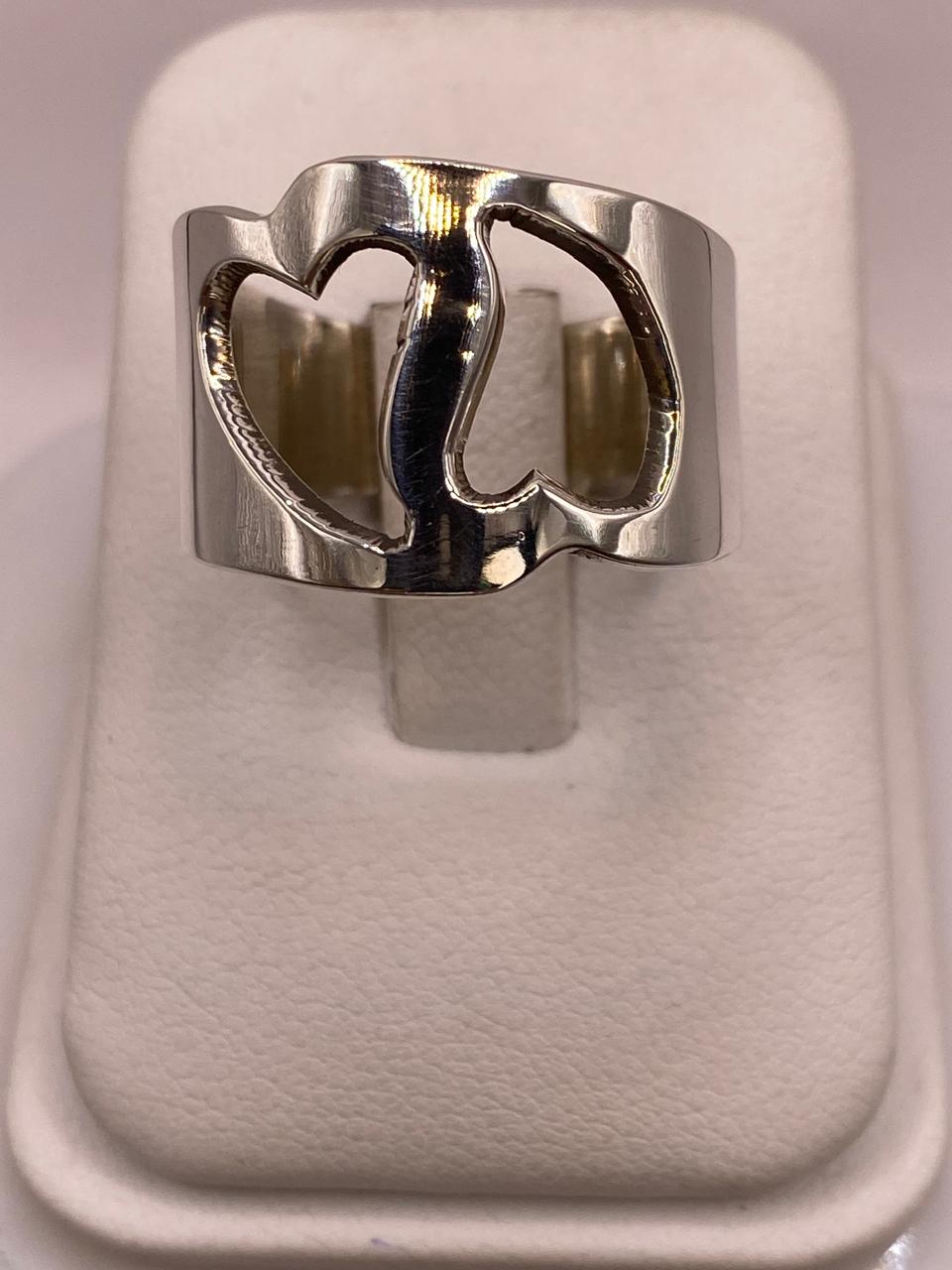 Anillo Artesanal en Plata con Corazón Recortado en báscula mostrando peso