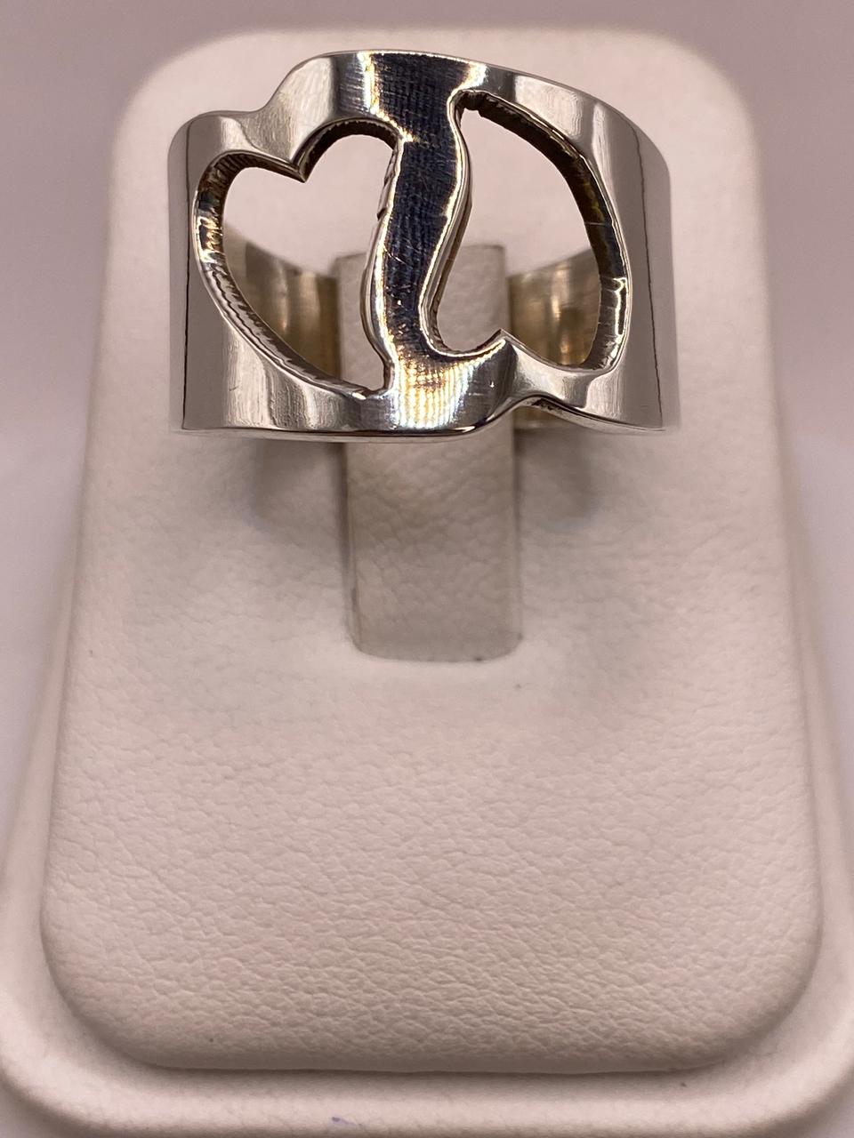 Anillo Artesanal en Plata con Corazón Recortado, vista de detalle
