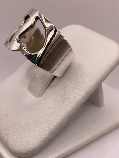 Anillo Artesanal en Plata con Corazón Recortado, vista frontal