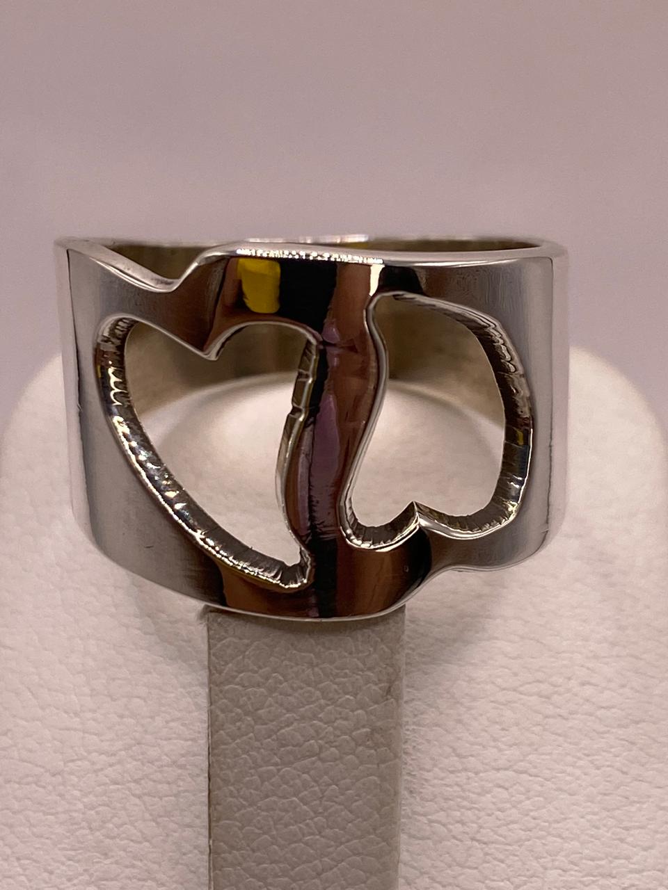 Anillo Artesanal en Plata con Corazón Recortado, vista superior
