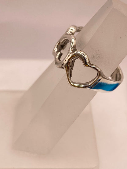 Anillo Artesanal en Plata con Corazones Entrelazados, vista frontal
