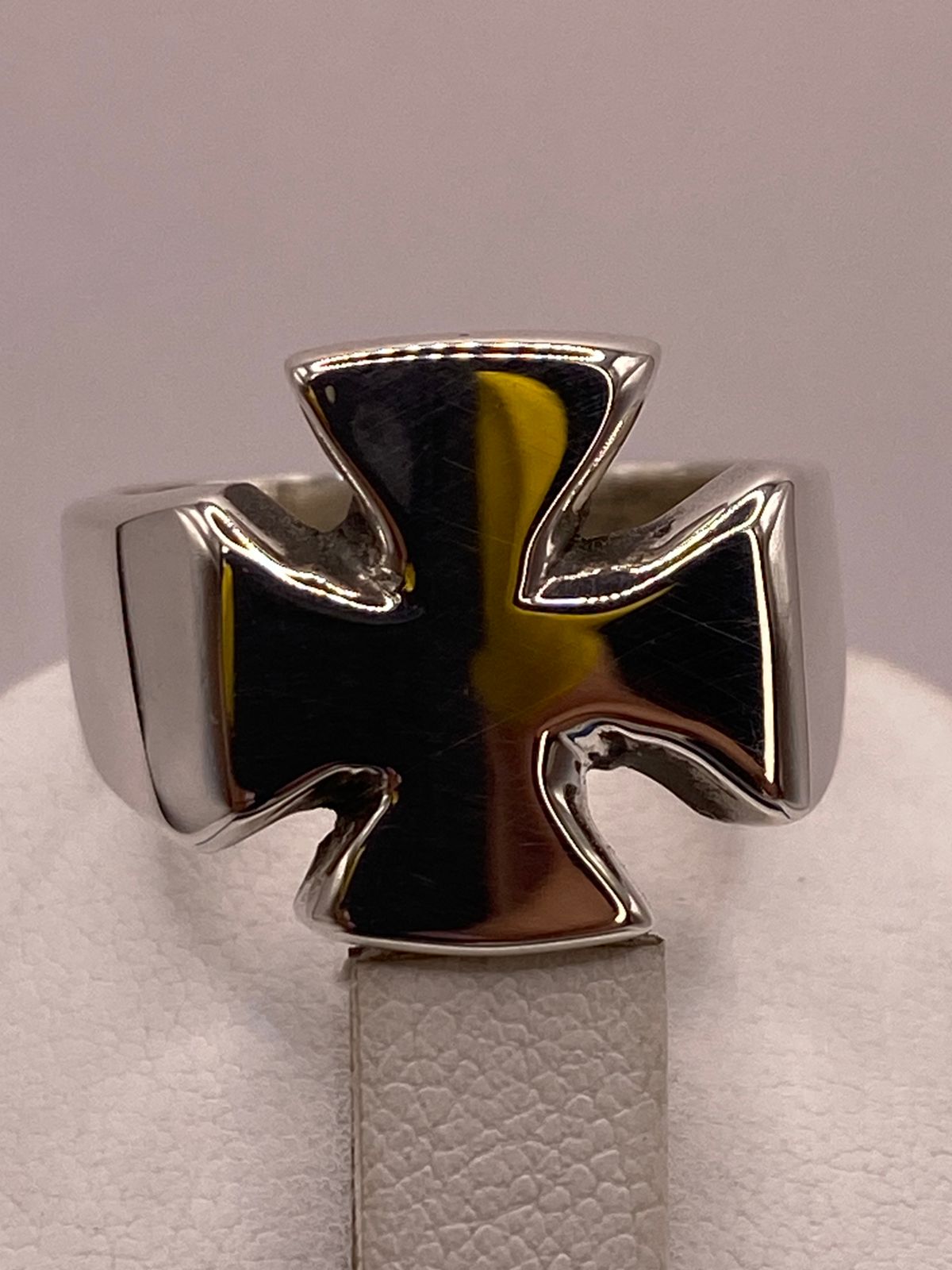 Anillo Artesanal en Plata con Cruz de Malta, vista superior