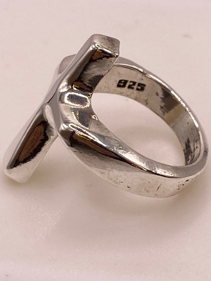 Anillo Artesanal en Plata con Cruz en Relieve, sello de autenticidad Plata Ley .925