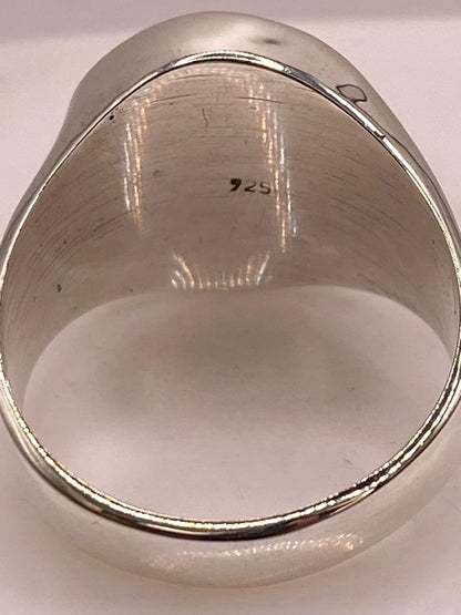 Anillo Artesanal en Plata con Diseño Asimétrico Martillado, sello de autenticidad Plata Ley .925
