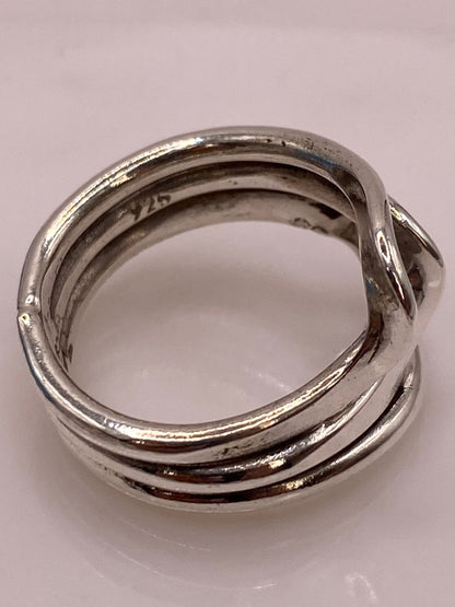 Anillo Artesanal en Plata con Diseño Entrelazado en Relieve, sello de autenticidad Plata Ley .925