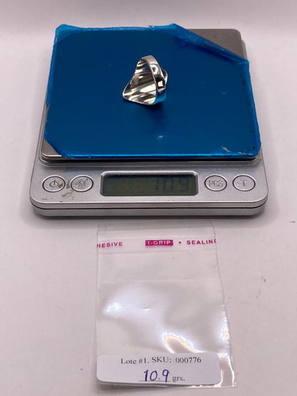 Anillo Artesanal en Plata con Diseño Geométrico Escultural, peso en gramos (báscula)