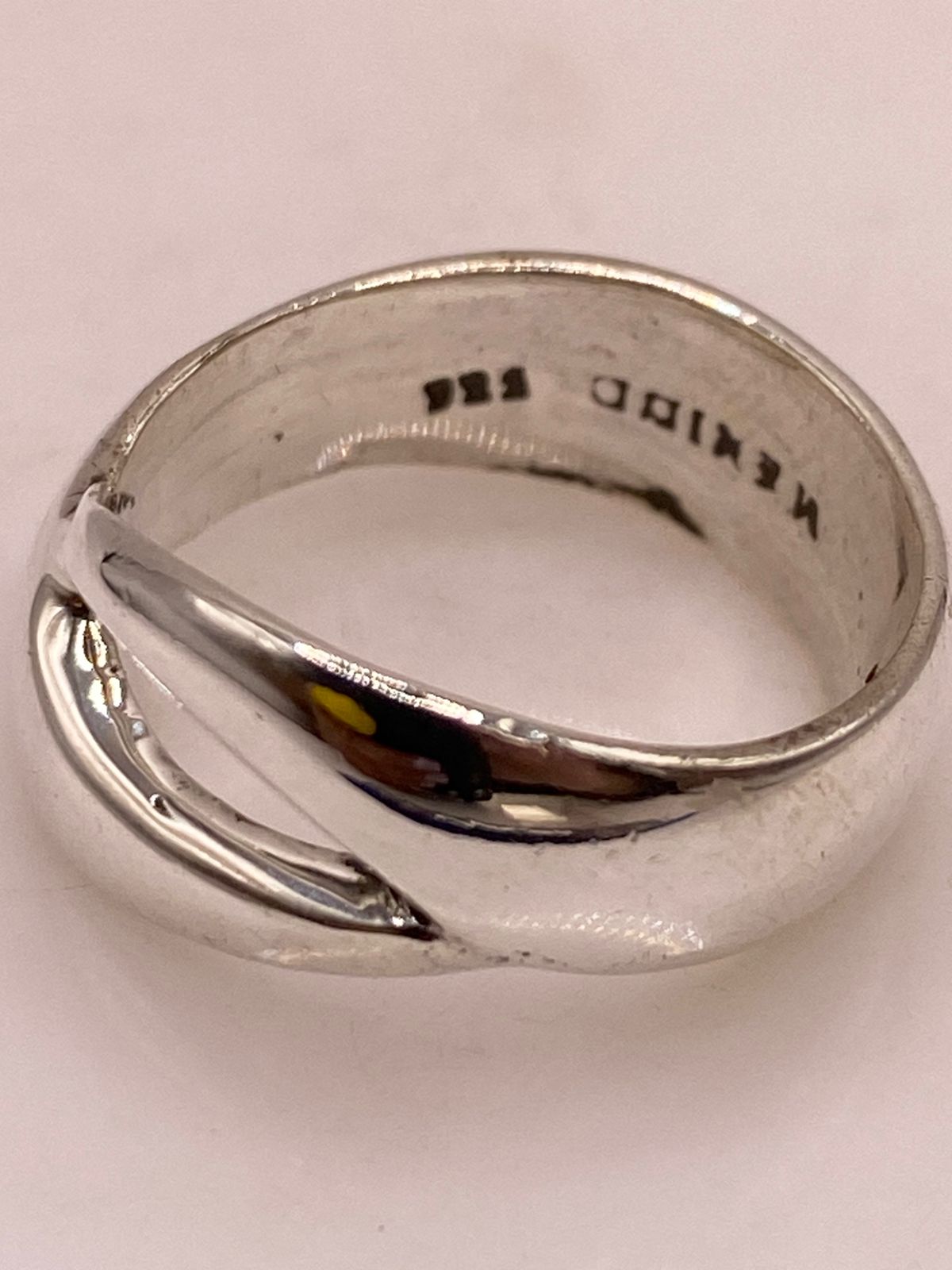 Anillo Artesanal en Plata con Diseño Orgánico y Curvo, sello de autenticidad Plata Ley .925