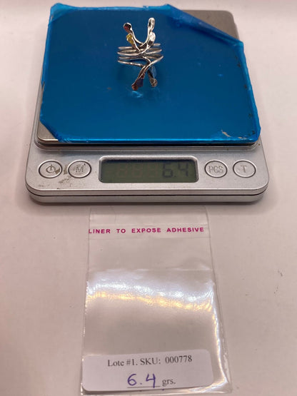 Anillo Artesanal en Plata con Diseño Orgánico Entrelazado Martillado, peso en gramos (báscula)
