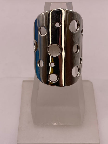 Anillo Artesanal en Plata con Diseño Perforado Geométrico, vista superior