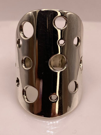 Anillo Artesanal en Plata con Diseño Perforado Geométrico, sello de autenticidad Plata Ley .925