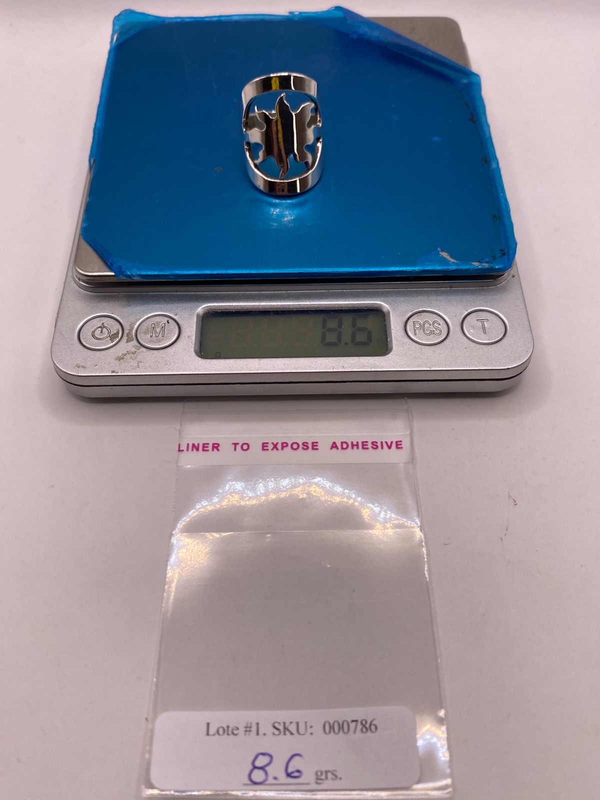 Anillo Artesanal en Plata con Diseño de Sol Calado, peso en gramos (báscula)