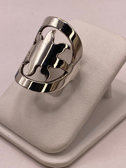 Anillo Artesanal en Plata con Diseño de Sol Calado, vista frontal