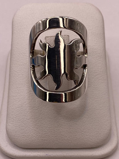 Anillo Artesanal en Plata con Diseño de Sol Calado — detalle de acabado