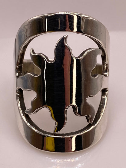 Anillo Artesanal en Plata con Diseño de Sol Calado, vista posterior