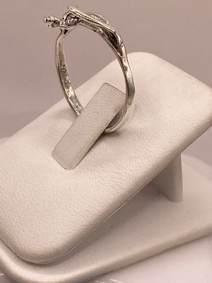 Anillo Artesanal en Plata con Figura Humana Esculpida, sello de autenticidad Plata Ley .925