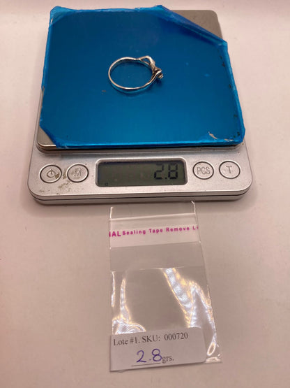Anillo Artesanal en Plata con Figura Humana Estilizada, peso en gramos (báscula)