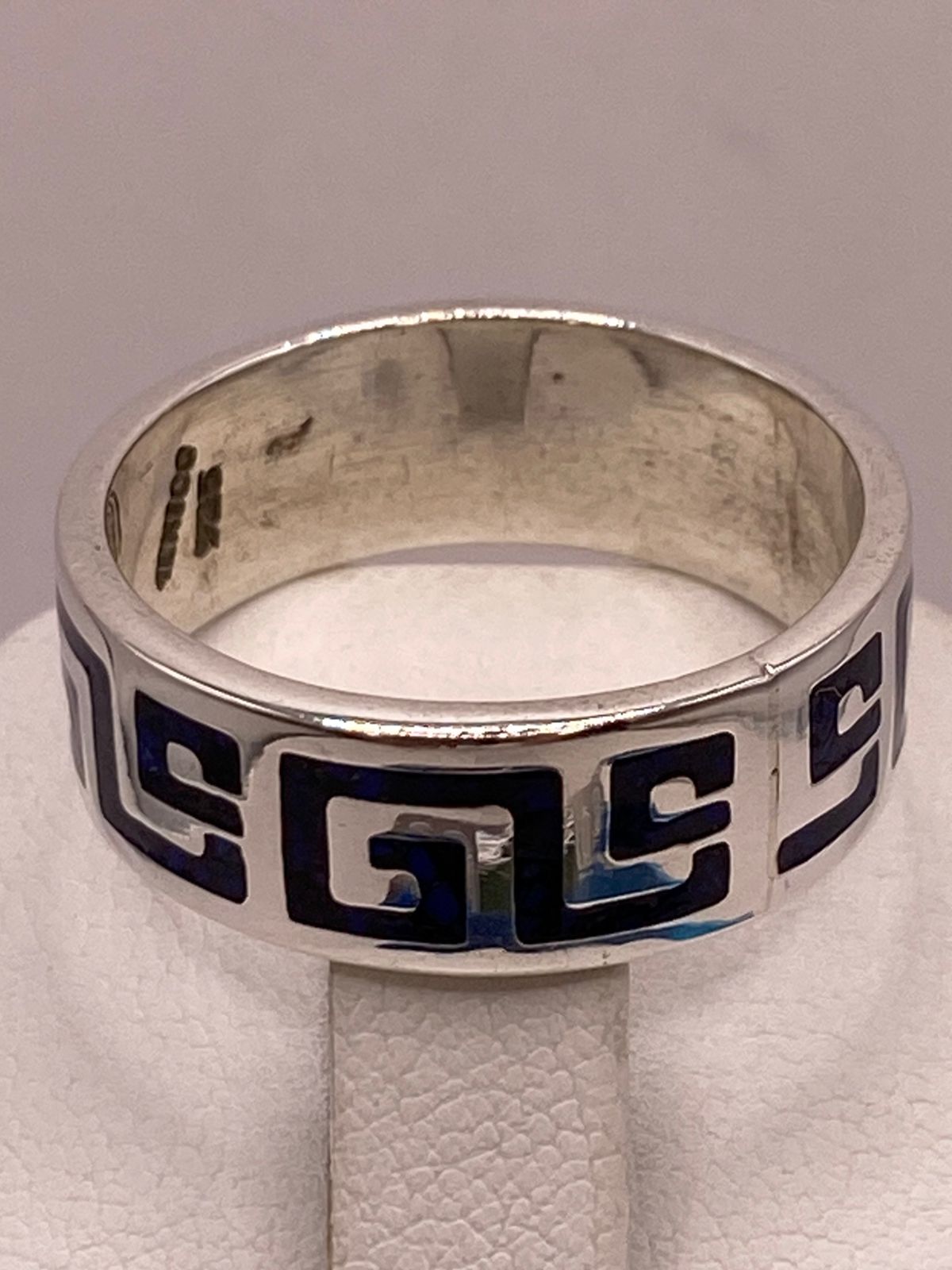 Anillo Artesanal en Plata con Greca Azul e Incrustación de Piedra, sello de autenticidad Plata Ley .925