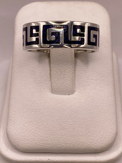 Anillo Artesanal en Plata con Greca Azul e Incrustación de Piedra — vista lateral