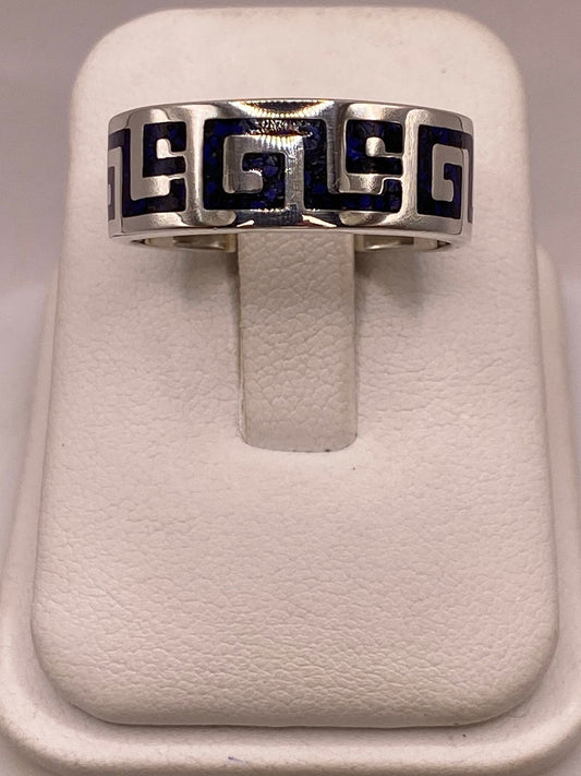 Anillo Artesanal en Plata con Greca Azul e Incrustación de Piedra — vista lateral