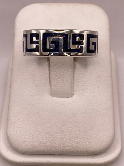 Anillo Artesanal en Plata con Greca Azul e Incrustación de Piedra, vista lateral