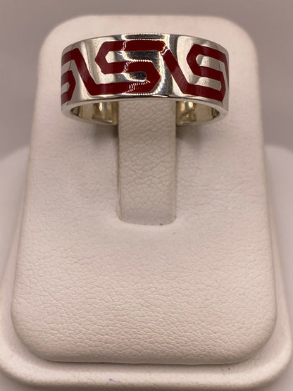 Anillo Artesanal en Plata con Greca Roja Esmaltada, vista lateral