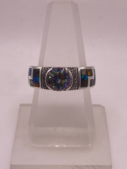 Anillo Artesanal de Plata Ley 950 con Ópalo de Fuego y Zirconia Mística Arcoíris — ángulo diagonal