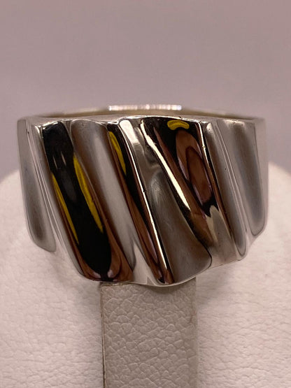 Anillo Artesanal en Plata con Ondas Verticales Pulidas, sello de autenticidad Plata Ley .925