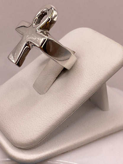 Anillo Artesanal en Plata con Símbolo Ankh Egipcio, vista frontal