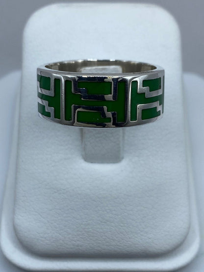 Anillo Artesanal de Plata .925 con Malaquita y Greca Geométrica — vista lateral