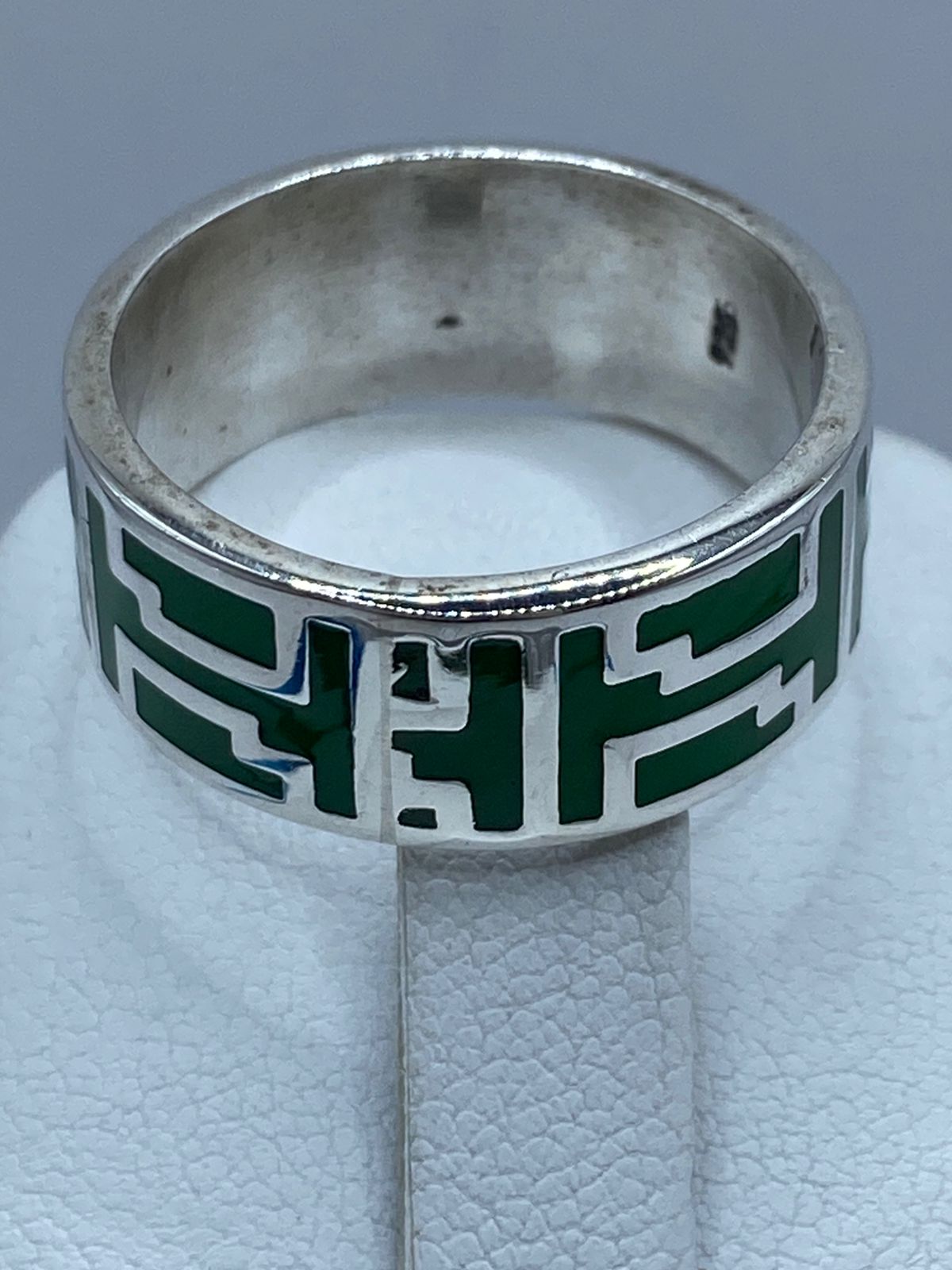 Anillo Artesanal de Plata .925 con Malaquita y Greca Geométrica, sello de autenticidad Plata Ley .925