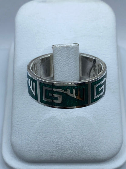 Anillo Artesanal de Plata .925 con Malaquita y Greca Moderna, vista frontal