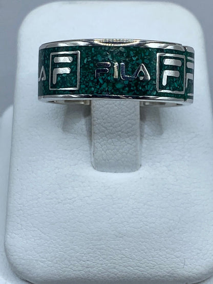 Anillo Artesanal de Plata .925 con Malaquita Verde y Diseño Inspirado en Fila, vista frontal