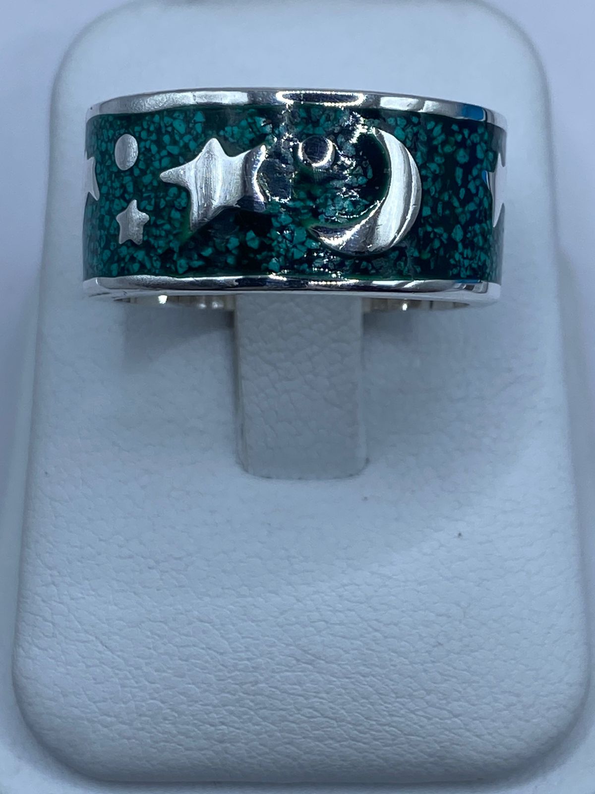 Anillo Artesanal de Plata .925 con Malaquita Verde – Diseño Luna y Estrellas, vista frontal