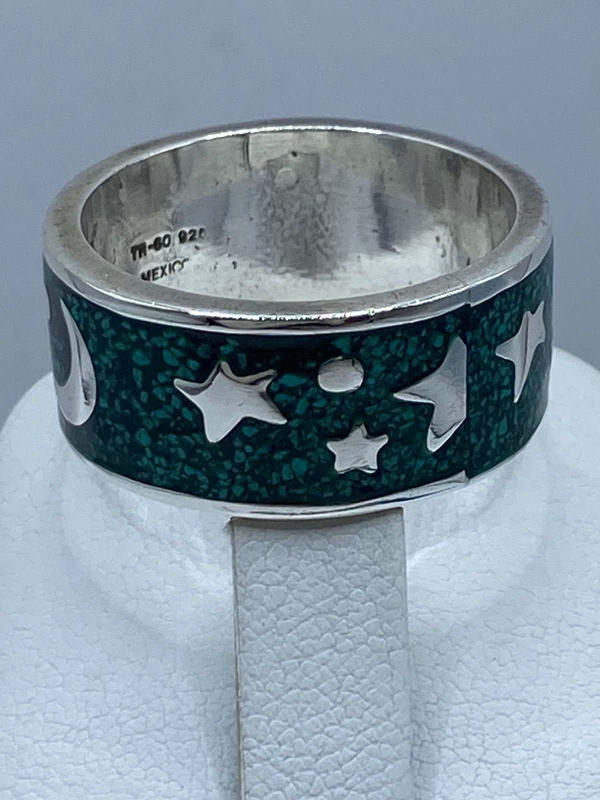 Anillo Artesanal de Plata .925 con Malaquita Verde – Diseño Luna y Estrellas, sello de autenticidad Plata Ley .925