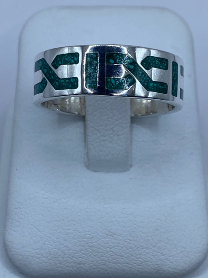 Anillo Artesanal de Plata .925 con Malaquita Verde y Greca Geométrica, vista frontal