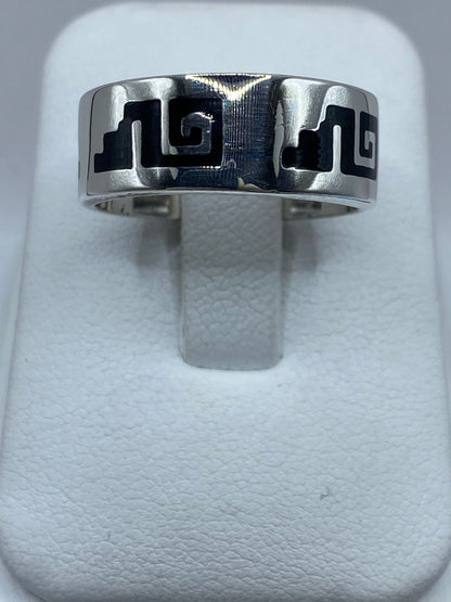 Anillo Artesanal de Plata .925 con Ónix y Greca Clásica — vista lateral