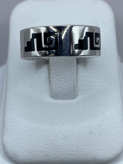 Anillo Artesanal de Plata .925 con Ónix y Greca Clásica, vista lateral