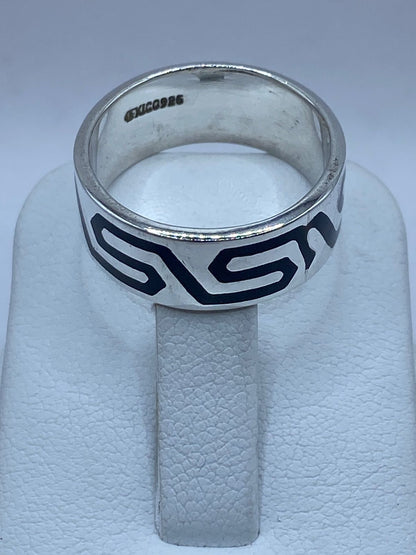 Anillo Artesanal de Plata .925 con Ónix Negro y Greca Moderna, sello de autenticidad Plata Ley .925