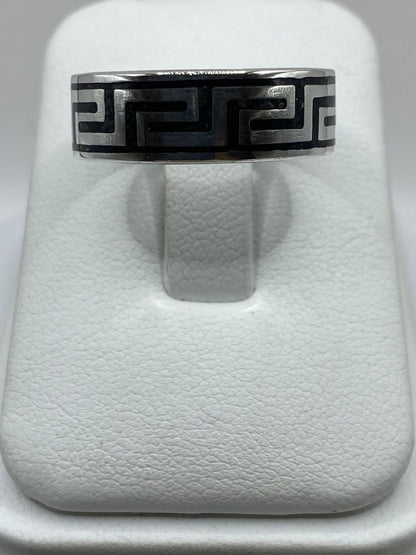 Anillo Artesanal de Plata .925 con Ónix Negro y Greca Clásica, vista lateral