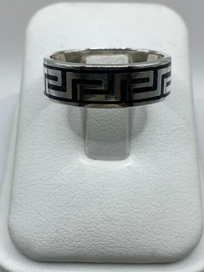 Anillo Artesanal de Plata .925 con Ónix Negro y Greca Clásica — vista lateral