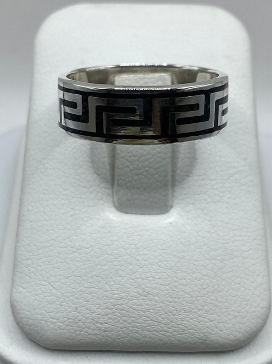 Anillo Artesanal de Plata .925 con Ónix Negro y Greca Clásica — vista lateral
