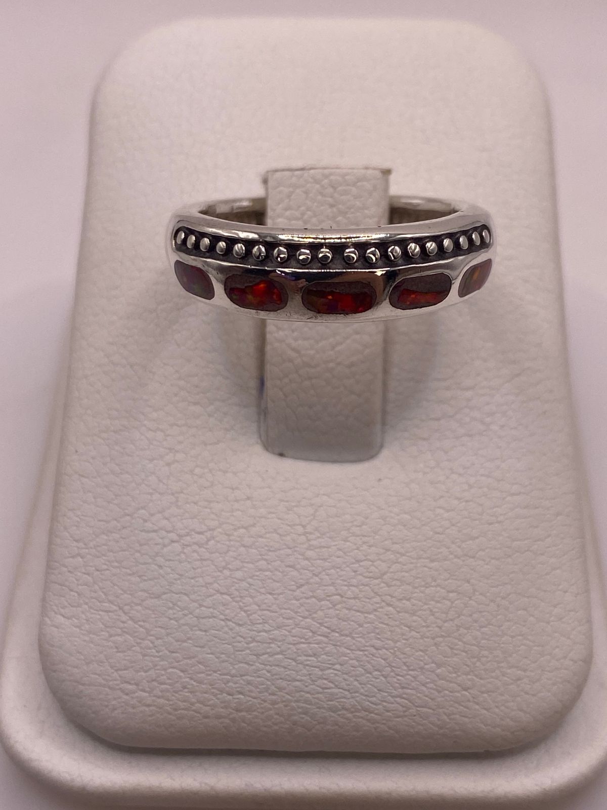 Anillo Artesanal de Plata 950 con Ópalo de Fuego, vista de detalle